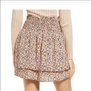🔥HOST PICK✨ MODA FLORAL MINI SKIRT​​